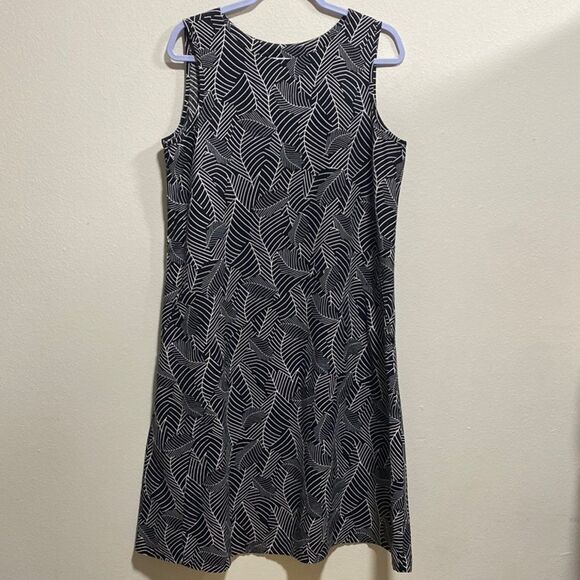 J. Jill Linen Cotton Shift Dress M Black White Leaf Print Sleeveless Pockets - Picture 3 of 11